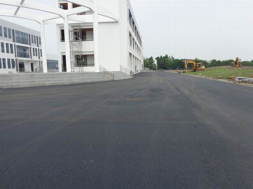 上海市松江区泖港水产公路与叶新支路