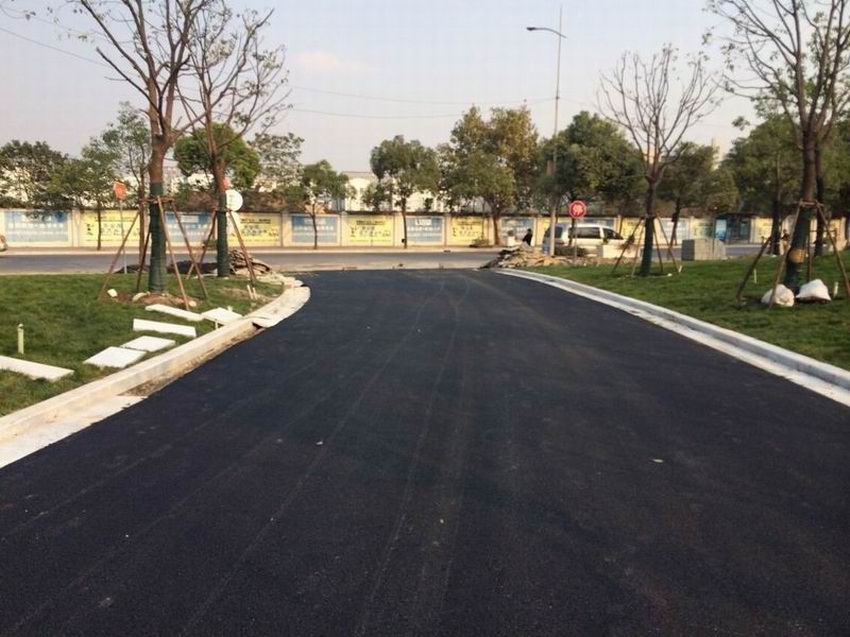 长宁区北翟路高架下广顺路与金钟路凌空SOHO大型商务圈园区内3