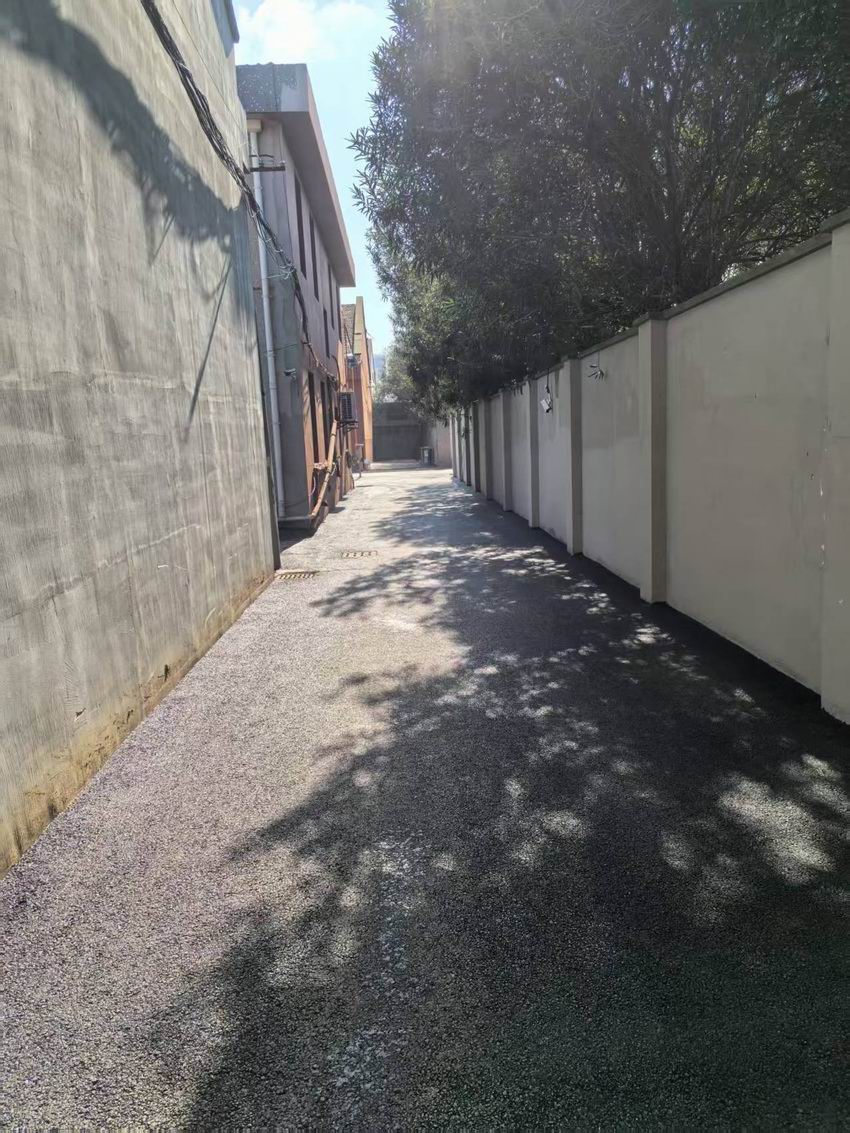 黑色沥青路面