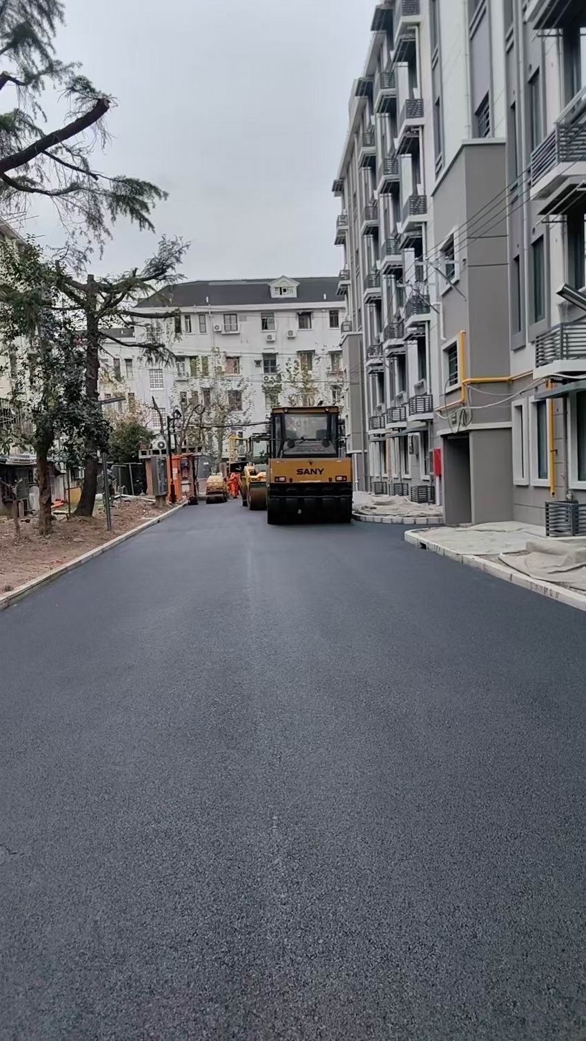 黑色沥青路面
