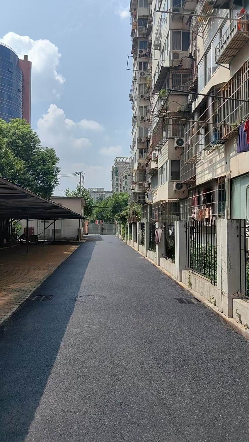 黑色沥青路面