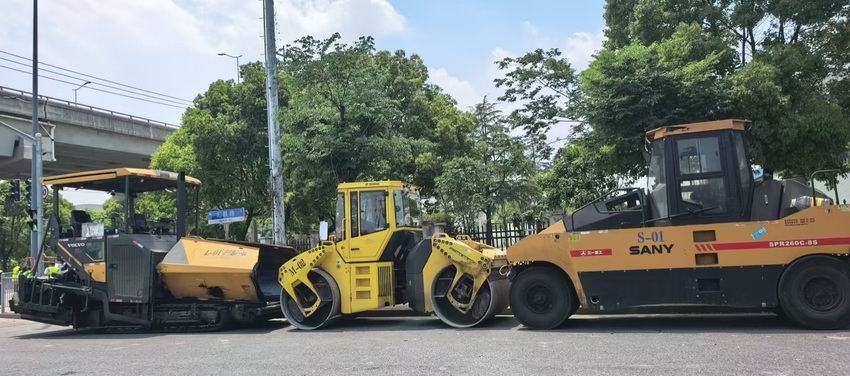 黑色沥青路面