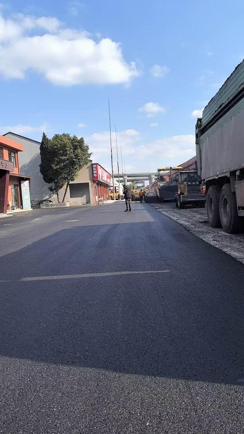 黑色沥青路面