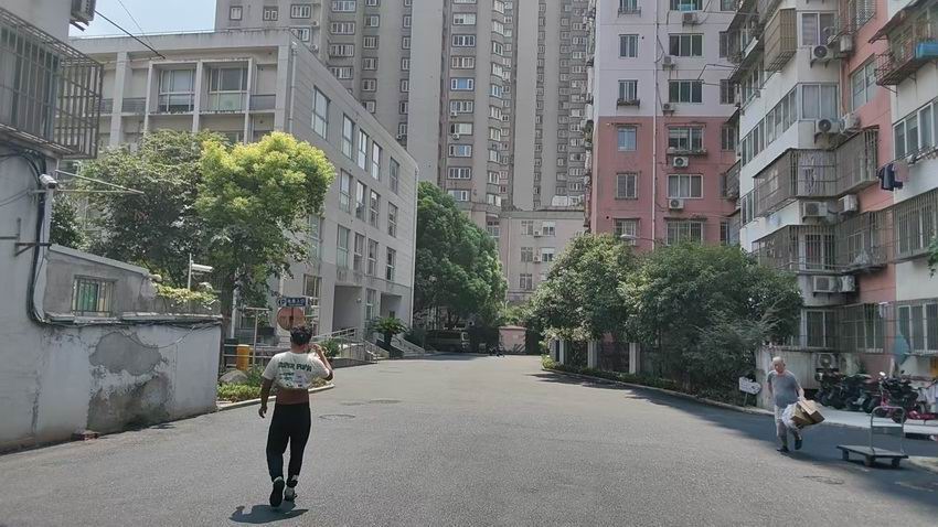 黑色沥青路面