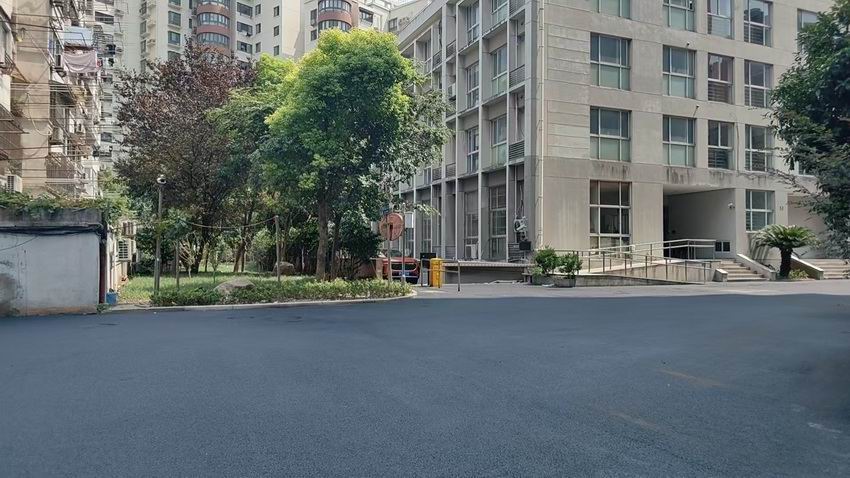 黑色沥青路面