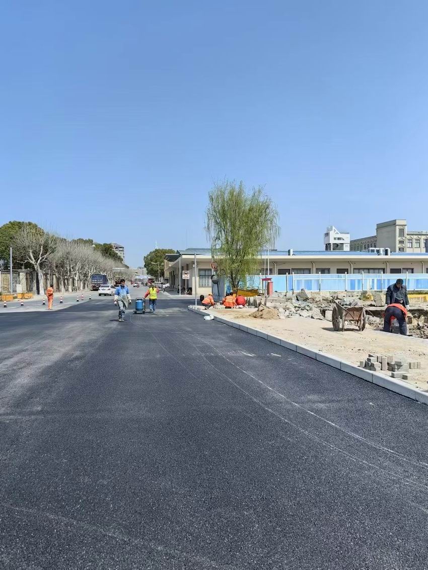 黑色沥青路面