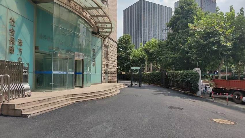黑色沥青路面