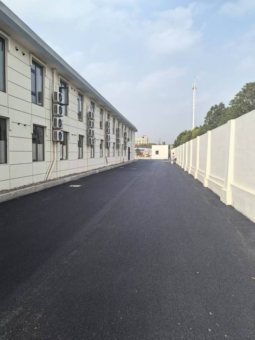 黑色沥青路面